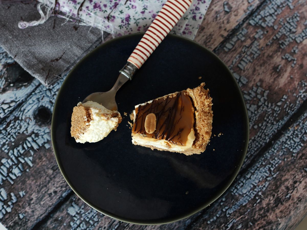Erittäin herkullinen Snickers-tyylinen juustokakku - kuva 6