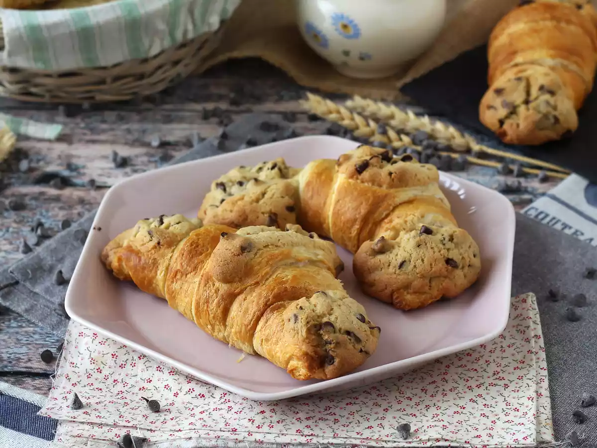 Erittäin herkullisia, superhelppoja crookies. Täydellinen yhdistelmä croissantteja ja keksejä!