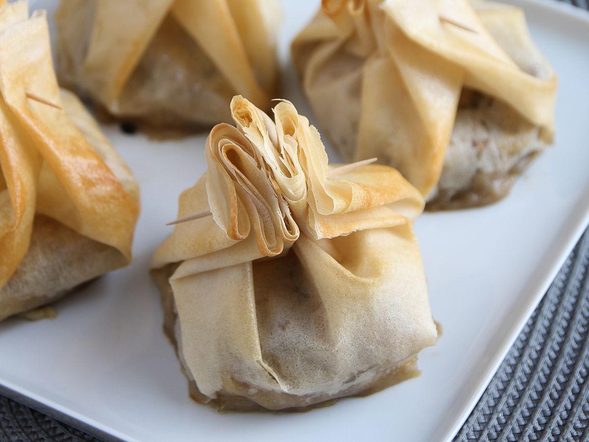 Erittäin rapeat aumônières sienillä, Brie-juustolla ja päärynöillä