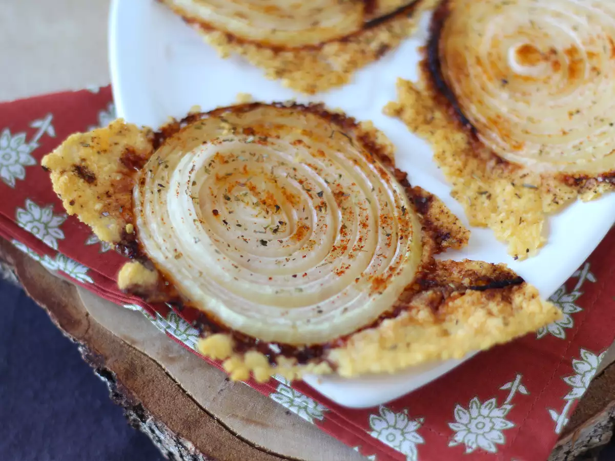 Erittäin rapeat kotitekoiset sipuli-parmesaanisipsit