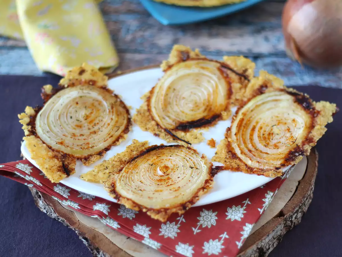 Erittäin rapeat kotitekoiset sipuli-parmesaanisipsit - kuva 2