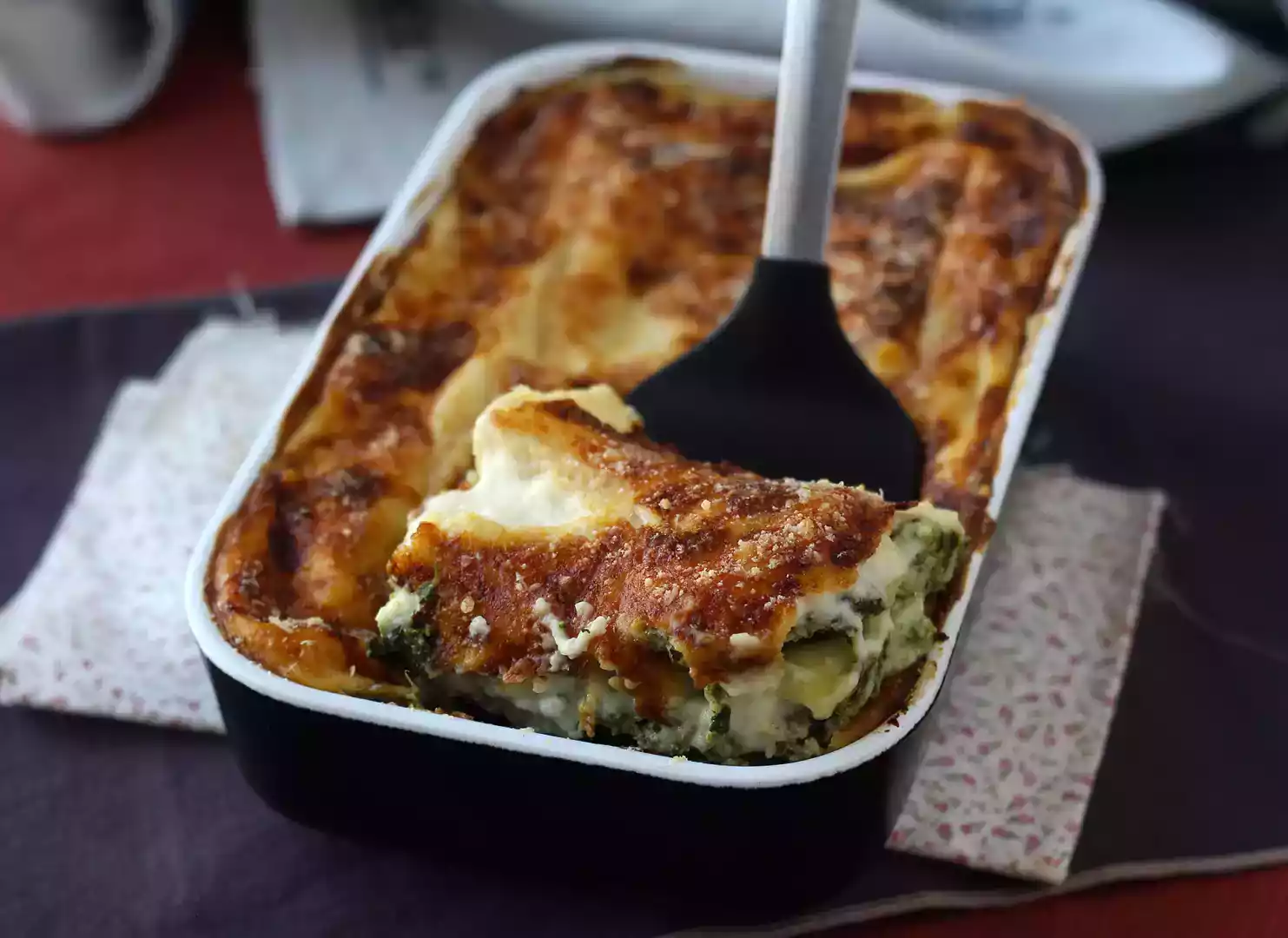 Erittäin sulavaa ricotta- ja pinaattilasagnea