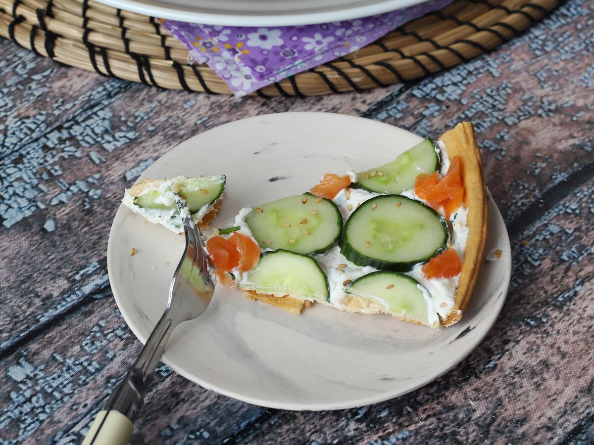 Erittäin virkistävä kesätorttu: ricotta, kurkku ja savulohi - kuva 2