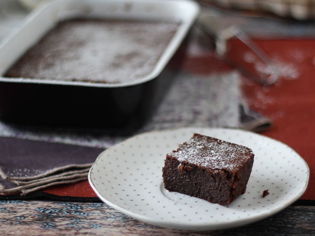 EXTRA FONDANT suklaa- ja kastanjakermakakku, jossa on vain 4 ainesosaa.