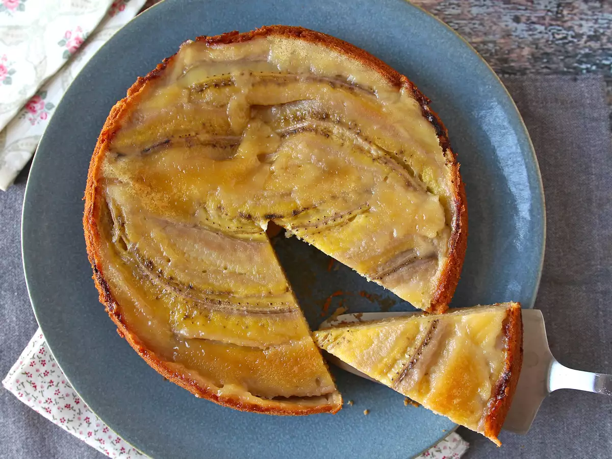 Extra fondanttinen ylösalaisin oleva banaanikakku - kuva 9