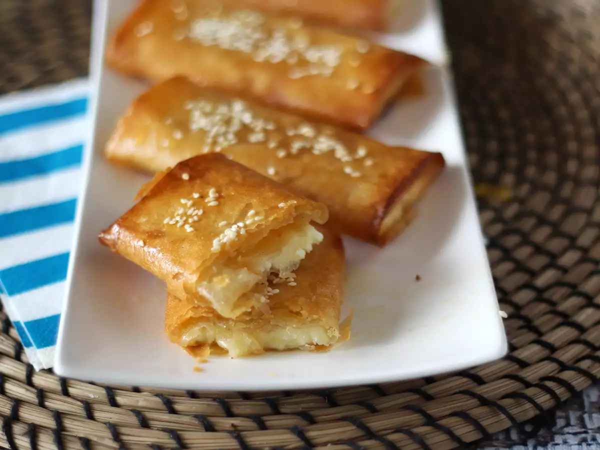 Feta saganaki – kreikkalainen rapea feta hunajalla - kuva 3