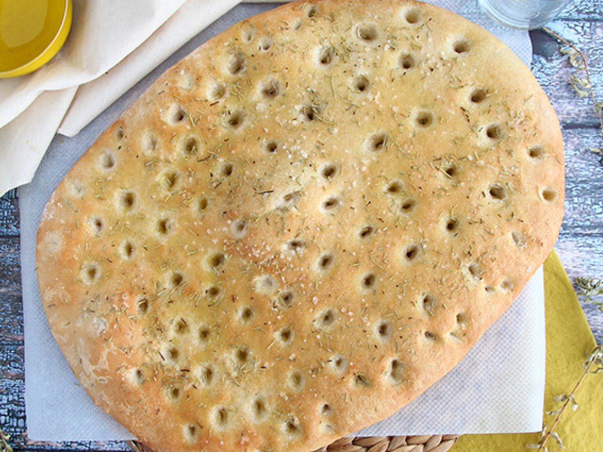 Focaccia, italialainen leipä rosmariinilla - kuva 3