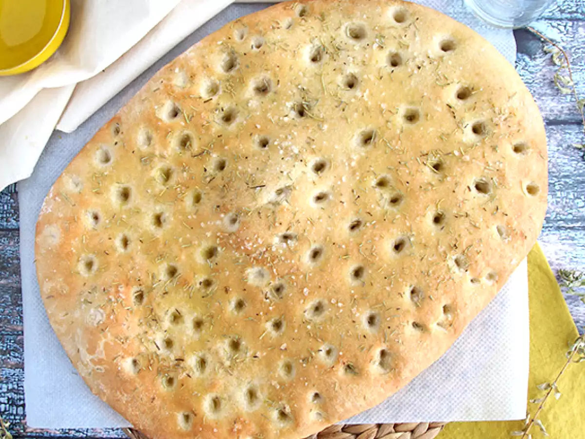 Focaccia, italialainen leipä rosmariinilla - kuva 3
