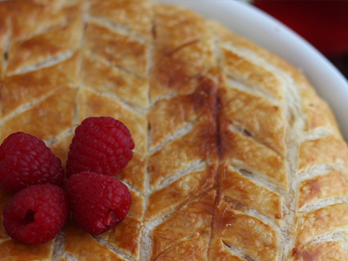 Frangipane-vadelma-pistaasipähkinä galette des rois - kuva 3