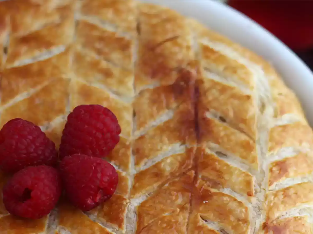 Frangipane-vadelma-pistaasipähkinä galette des rois - kuva 3