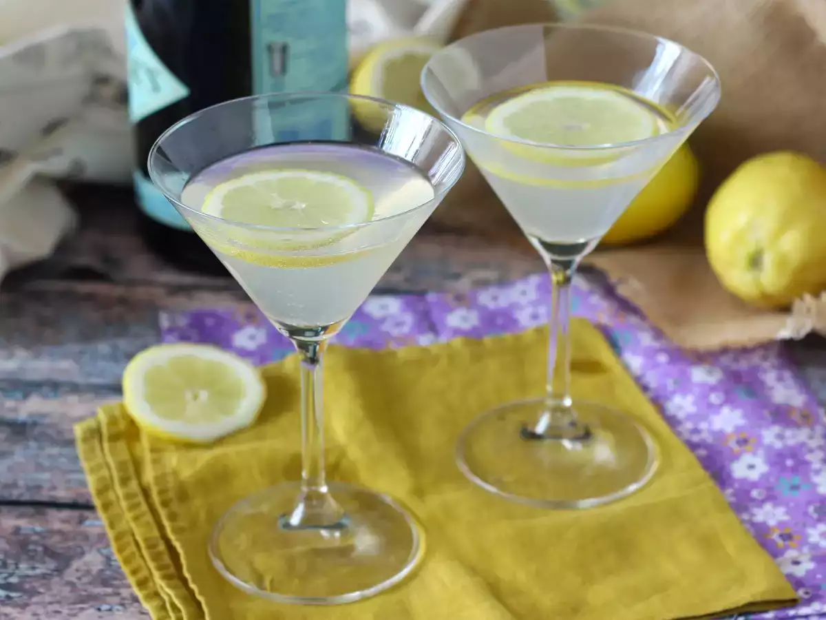 Gin fizz -booli jaettavaksi vieraiden kanssa aperitiivilla