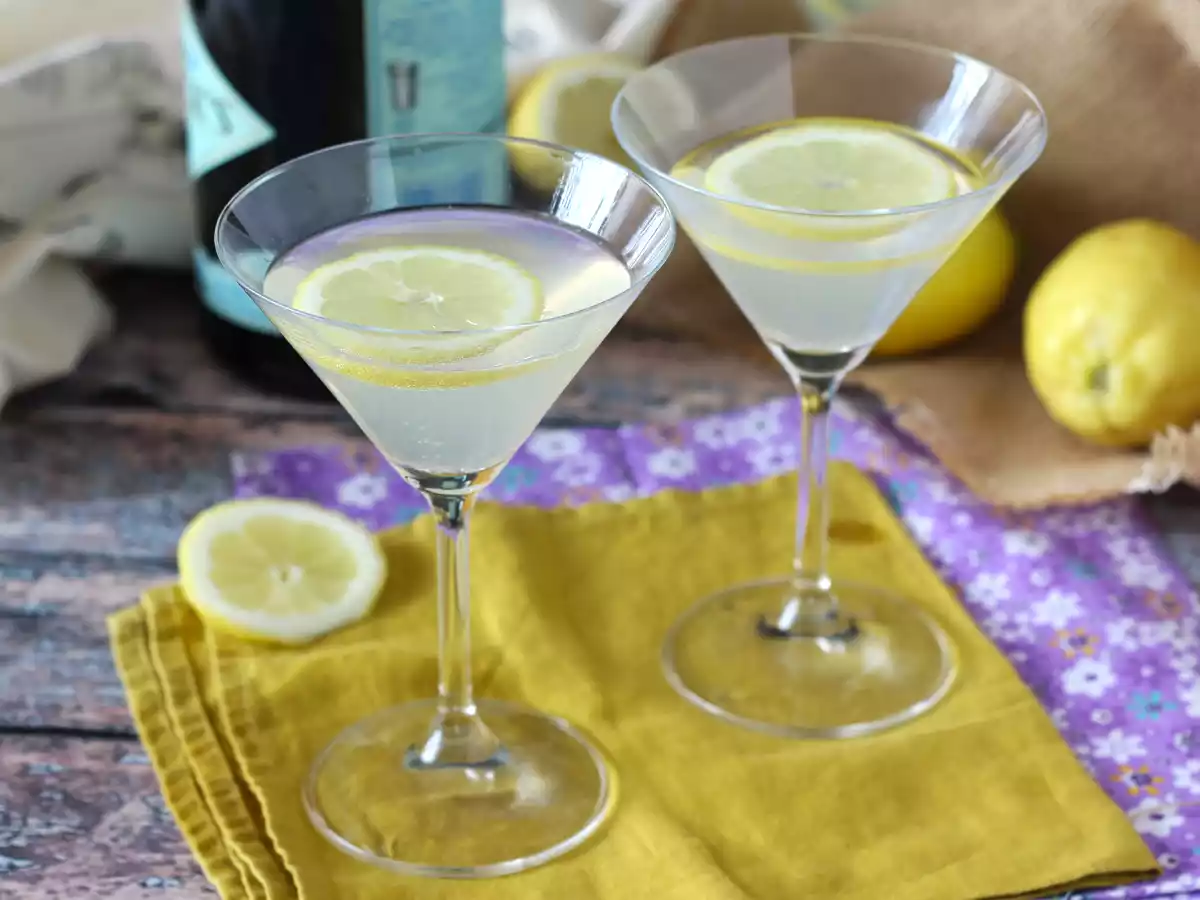 Gin fizz jaettavaksi kaikkien vieraiden kanssa aperitiivin aikana.