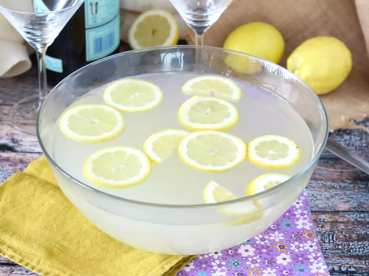 Gin fizz jaettavaksi kaikkien vieraiden kanssa aperitiivin aikana. - kuva 4