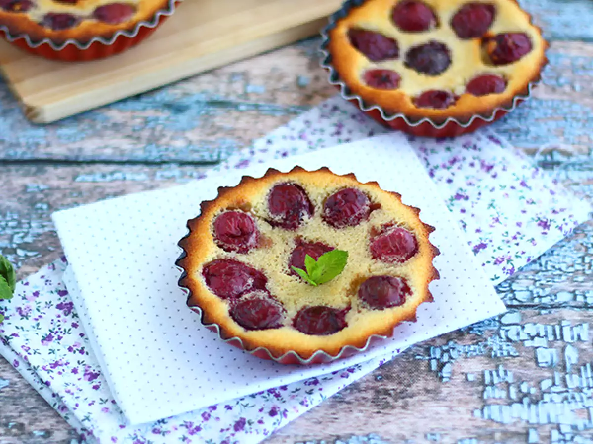 Gluteenittomat minikokoiset kirsikka-clafoutit