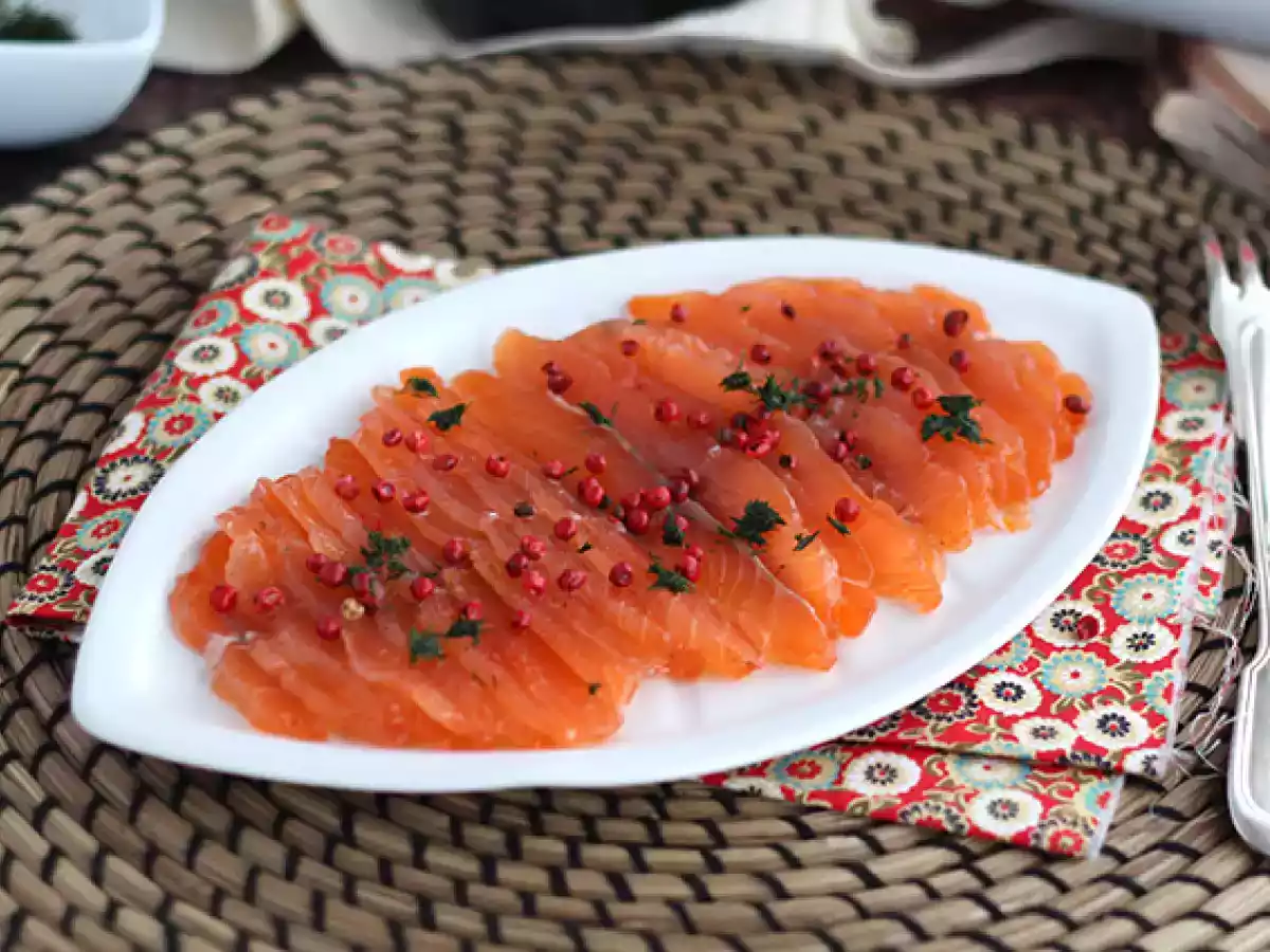 Gravlax, ruotsalaistyyppinen marinoitu lohi.