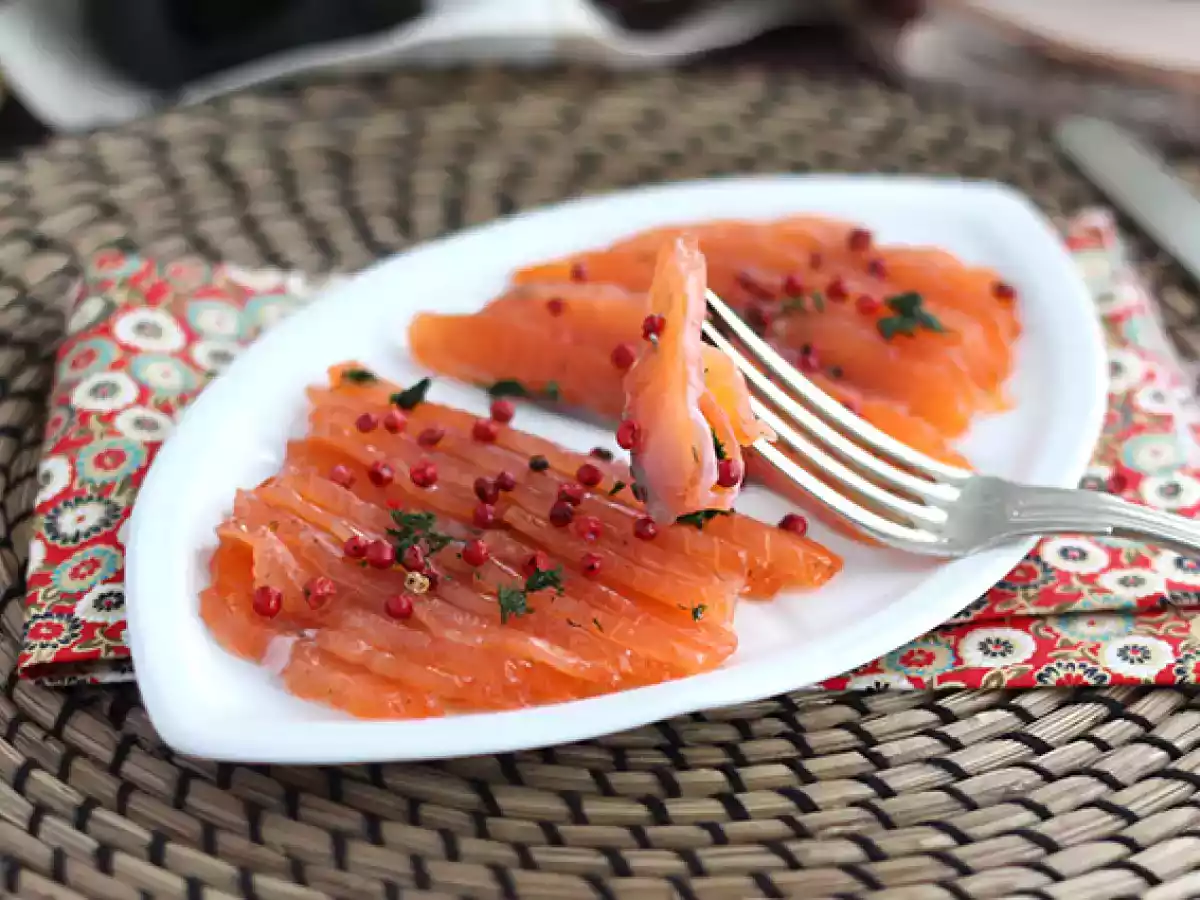 Gravlax, ruotsalaistyyppinen marinoitu lohi. - kuva 4