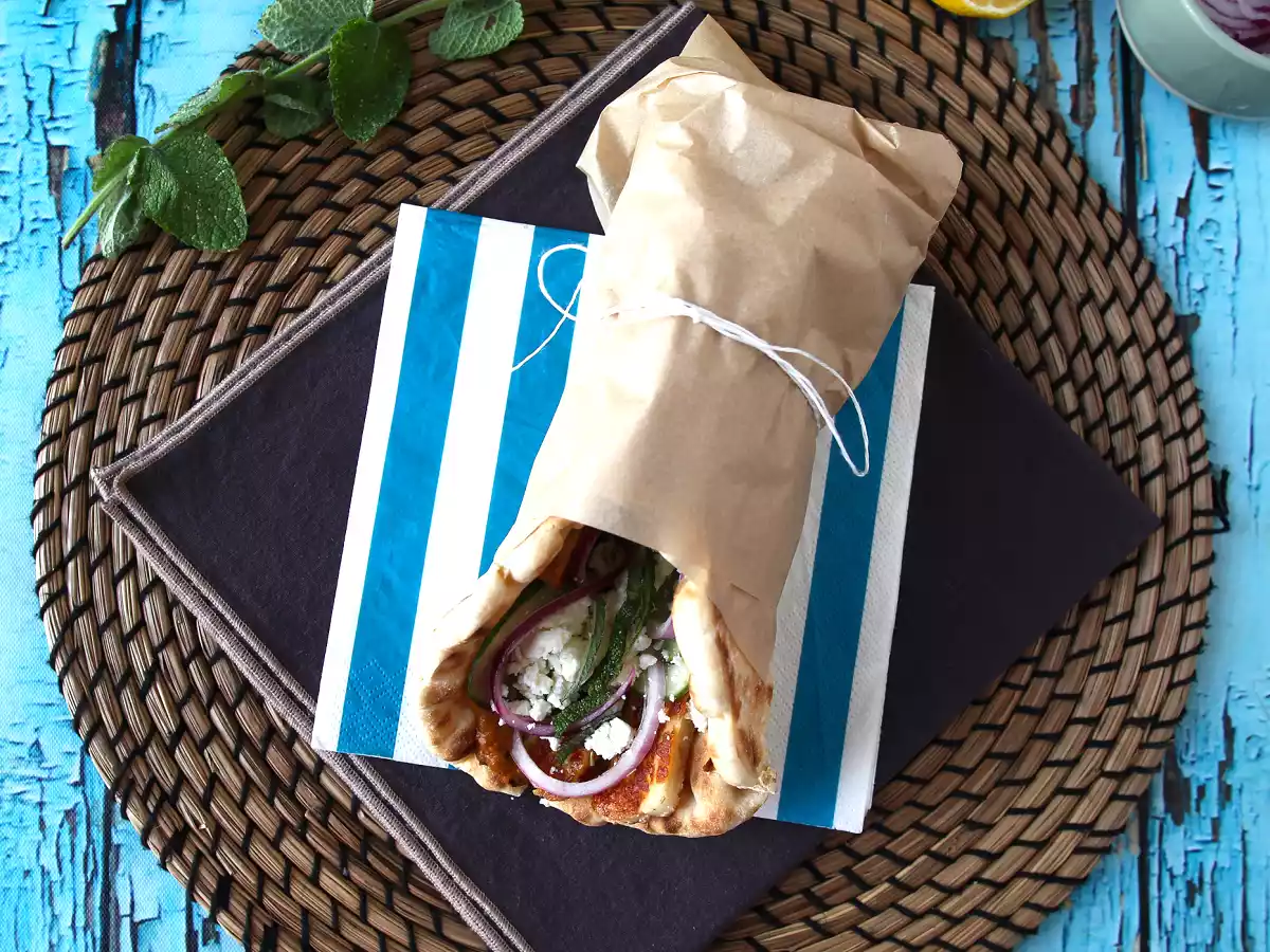 Gyros halloumilla, kasvisversio kreikkalaisesta voileivästä! - kuva 2
