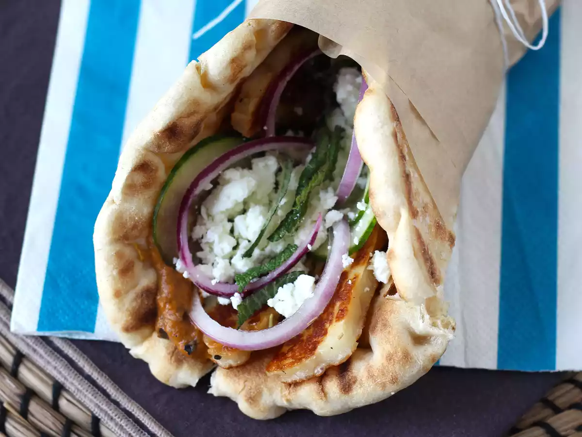 Gyros halloumilla, kasvisversio kreikkalaisesta voileivästä! - kuva 3