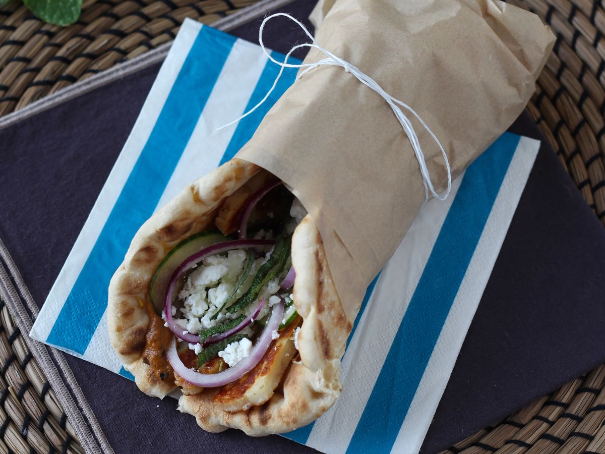 Gyros halloumilla, kasvisversio kreikkalaisesta voileivästä! - kuva 4