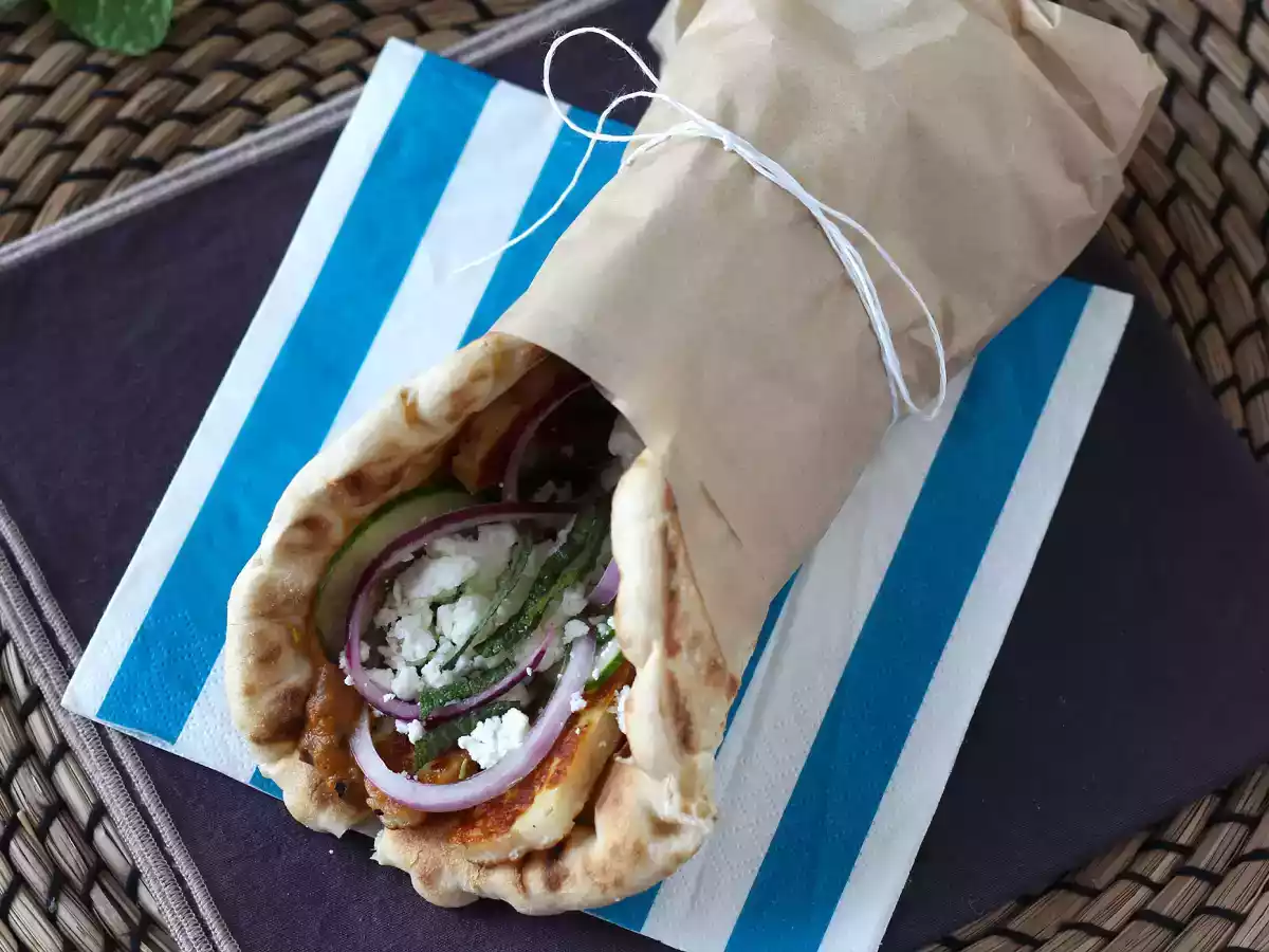 Gyros halloumilla, kasvisversio kreikkalaisesta voileivästä! - kuva 4
