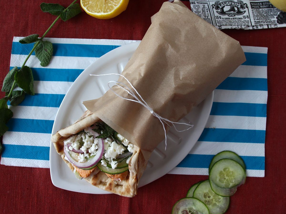Gyros lohella, täydellinen kreikkalainen kalavoileipä kesäksi! - kuva 3