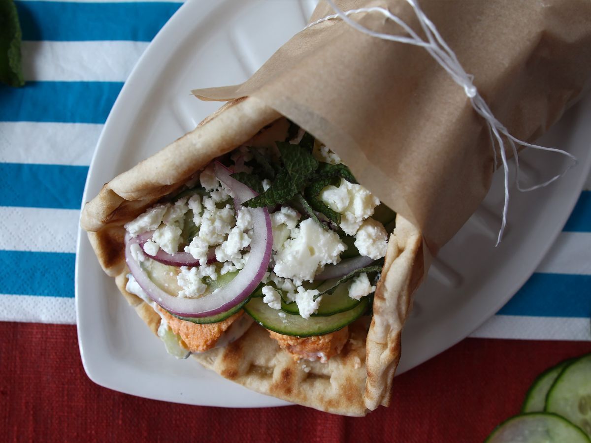 Gyros lohella, täydellinen kreikkalainen kalavoileipä kesäksi! - kuva 4