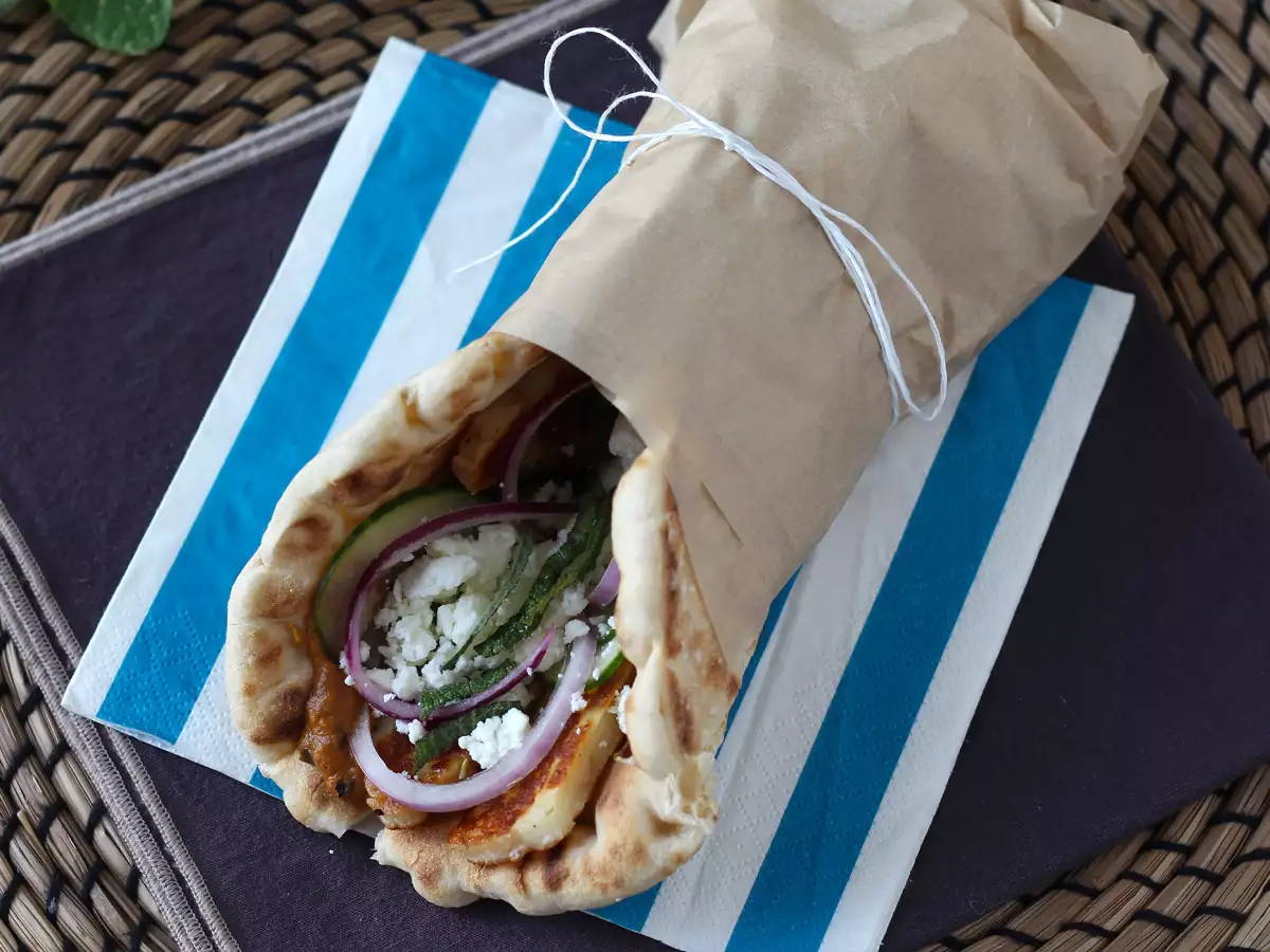 Halloumi-gyros – kreikkalainen voileipä kasvisversiona! - kuva 4