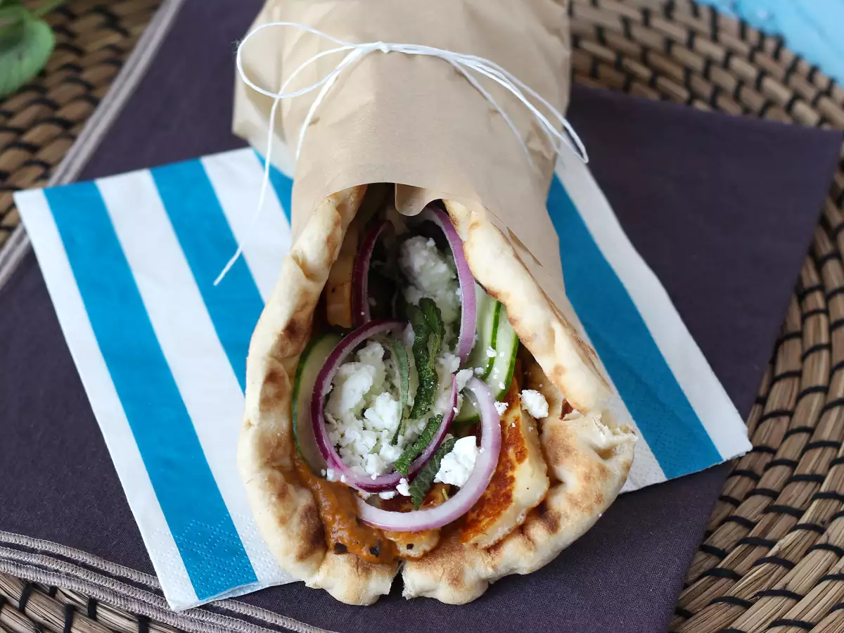 Halloumi-gyros – kreikkalainen voileipä kasvisversiona! - kuva 5