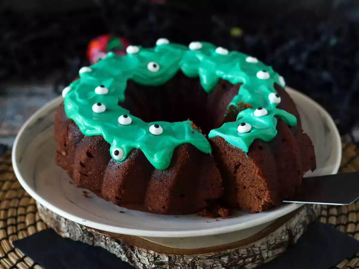 Halloween-bundt-kakku pirullisen herkullisella kuorrutuksella
