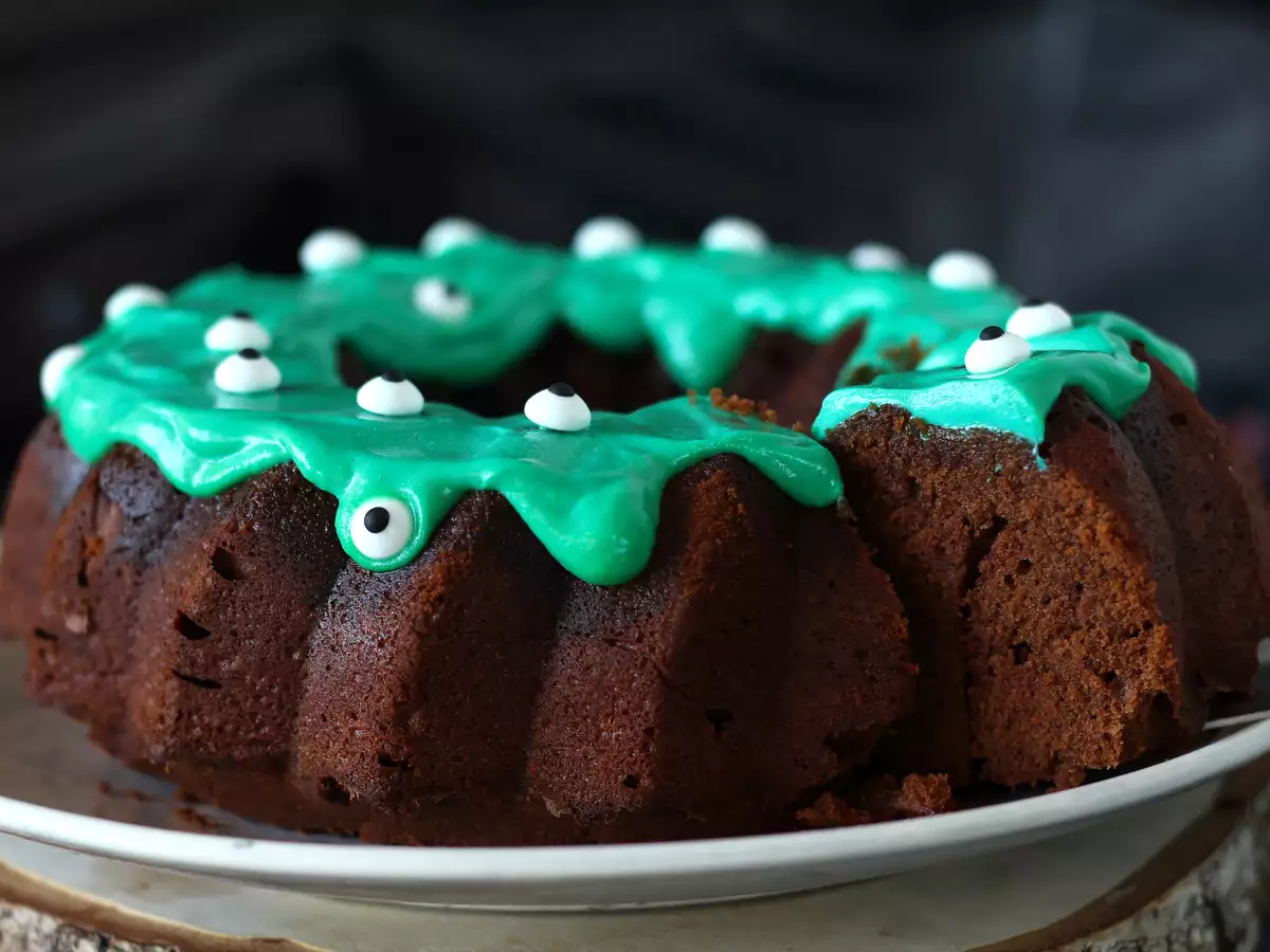 Halloween-bundt-kakku pirullisen herkullisella kuorrutuksella - kuva 3