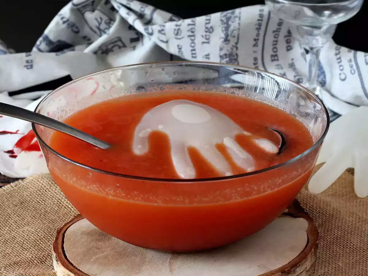 Halloween-cocktail ja kädenmuotoinen jääpala – helppo ohje!