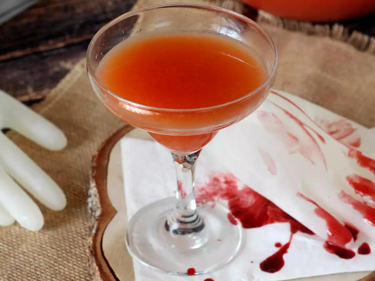 Halloween-cocktail ja kädenmuotoinen jääpala – helppo ohje! - kuva 2