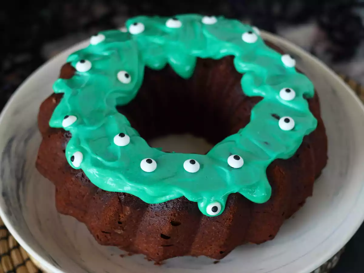 Halloweenin suklaabundt-kakku, herkullinen suklaakakku - kuva 2