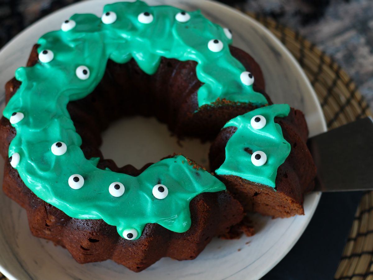 Halloweenin suklaabundt-kakku, herkullinen suklaakakku - kuva 5
