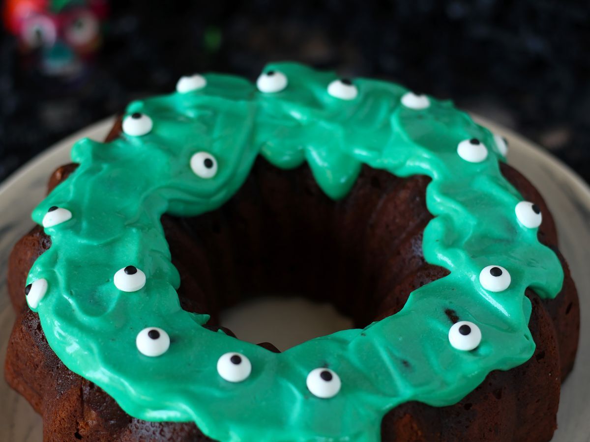 Halloweenin suklaabundt-kakku, herkullinen suklaakakku - kuva 7
