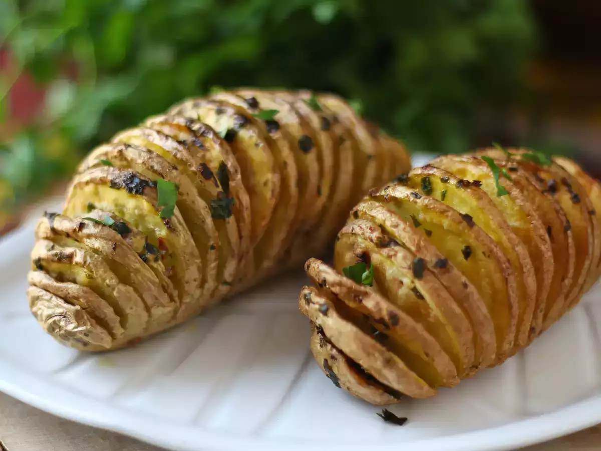 Hasselback-perunat ilmakeittimessä: rapeita, suussa sulavia ja erittäin helppoja! - kuva 4
