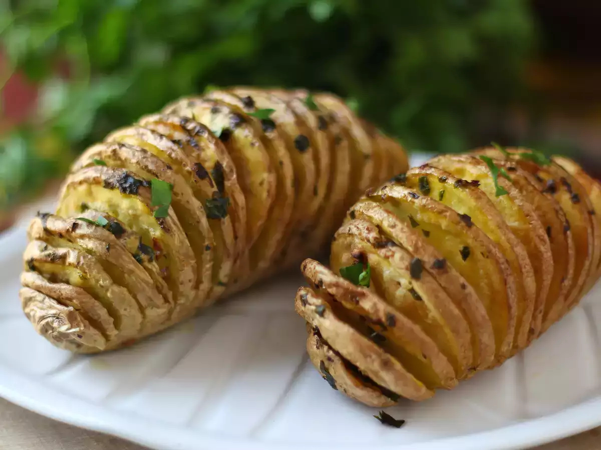 Hasselback-perunat ilmakeittimessä: rapeita, suussa sulavia ja erittäin helppoja! - kuva 6