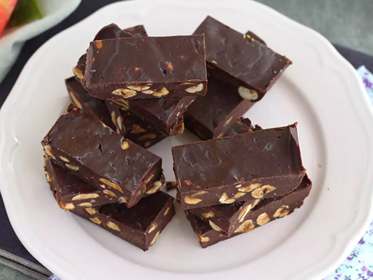 Hasselpähkinäfudge – suklaa-hasselpähkinäneliöt - kuva 2