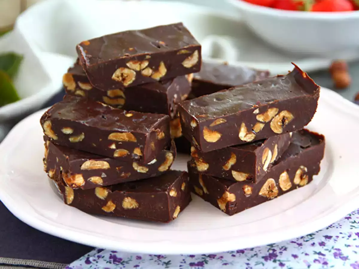 Hasselpähkinäfudge - Suklaa ja hasselpähkinä neliöt - kuva 3
