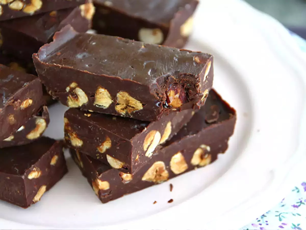 Hasselpähkinäfudge - Suklaa ja hasselpähkinä neliöt - kuva 4