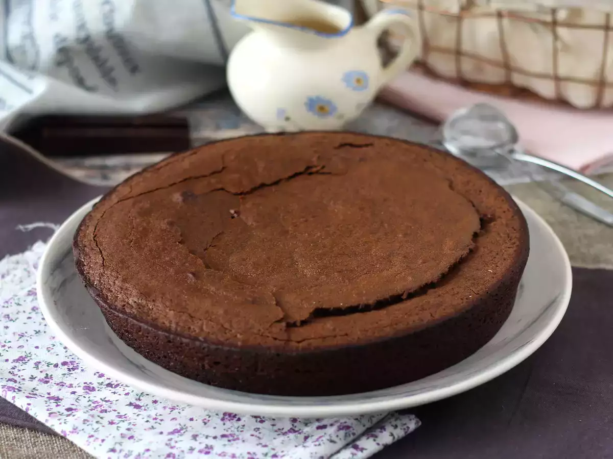 Helppo ja mehevä suklaakakku - kuva 2