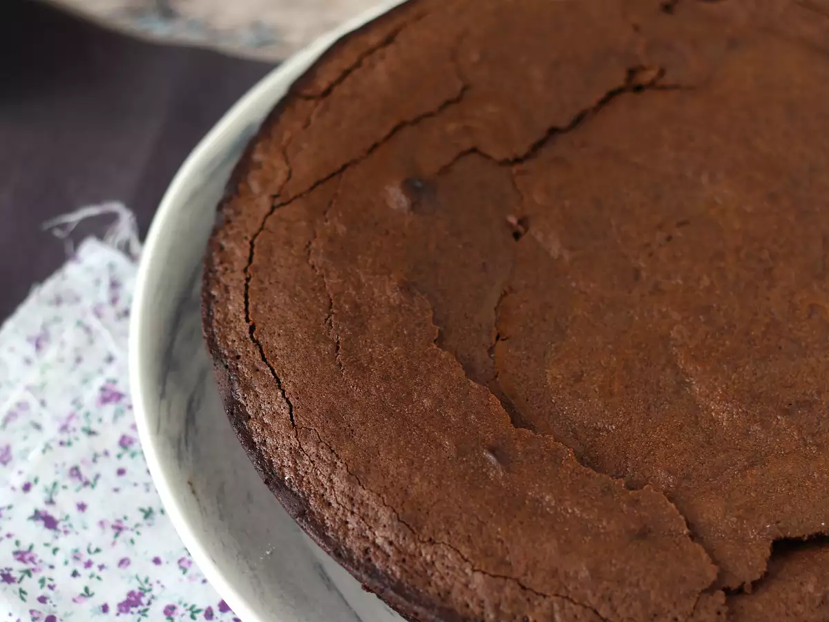 Helppo ja mehevä suklaakakku - kuva 4
