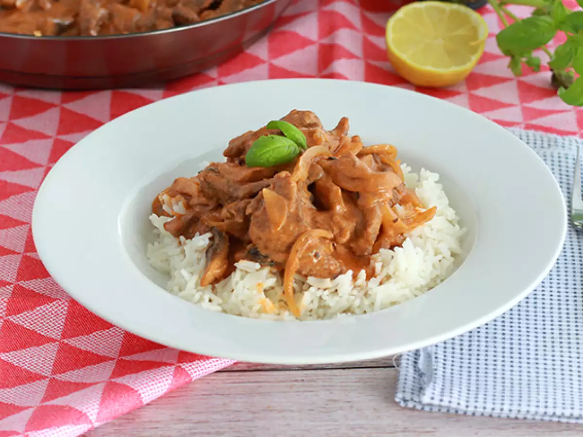 Helppo ja nopea naudanliha-stroganoff
