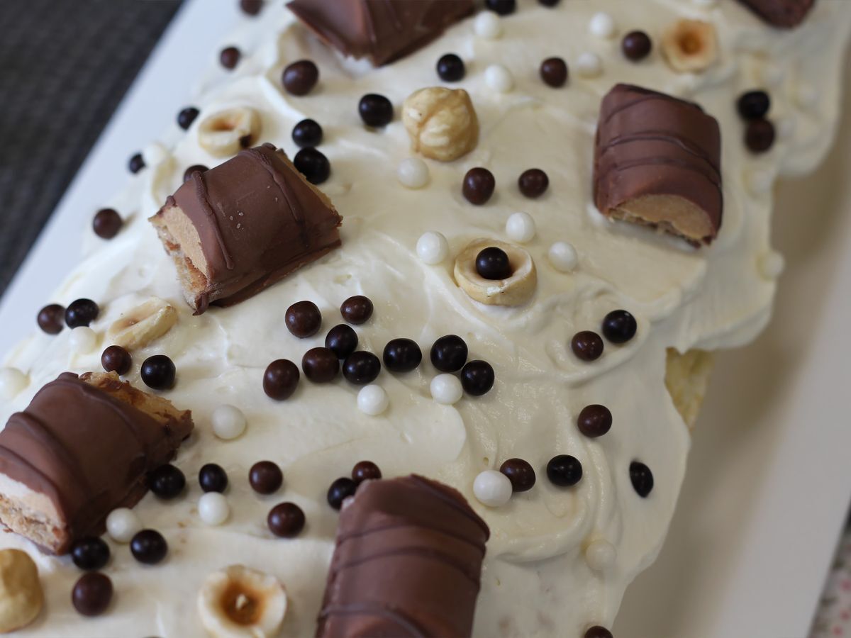 Helppo Kinder Bueno -kakku, täydellinen syntymäpäiväkakuksi tai joulubucheksi! - kuva 7