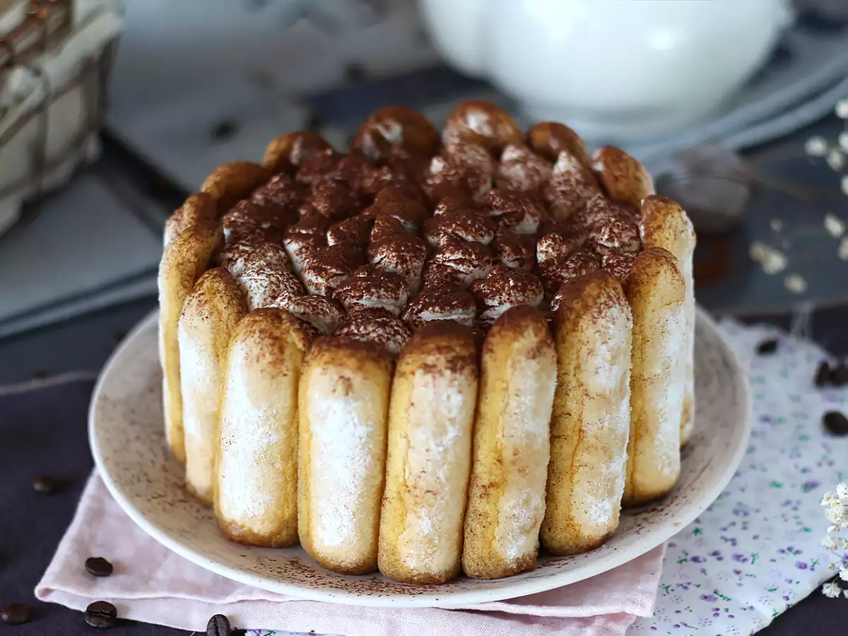 Herkullinen munaton tiramisu-charlotte - kuva 2