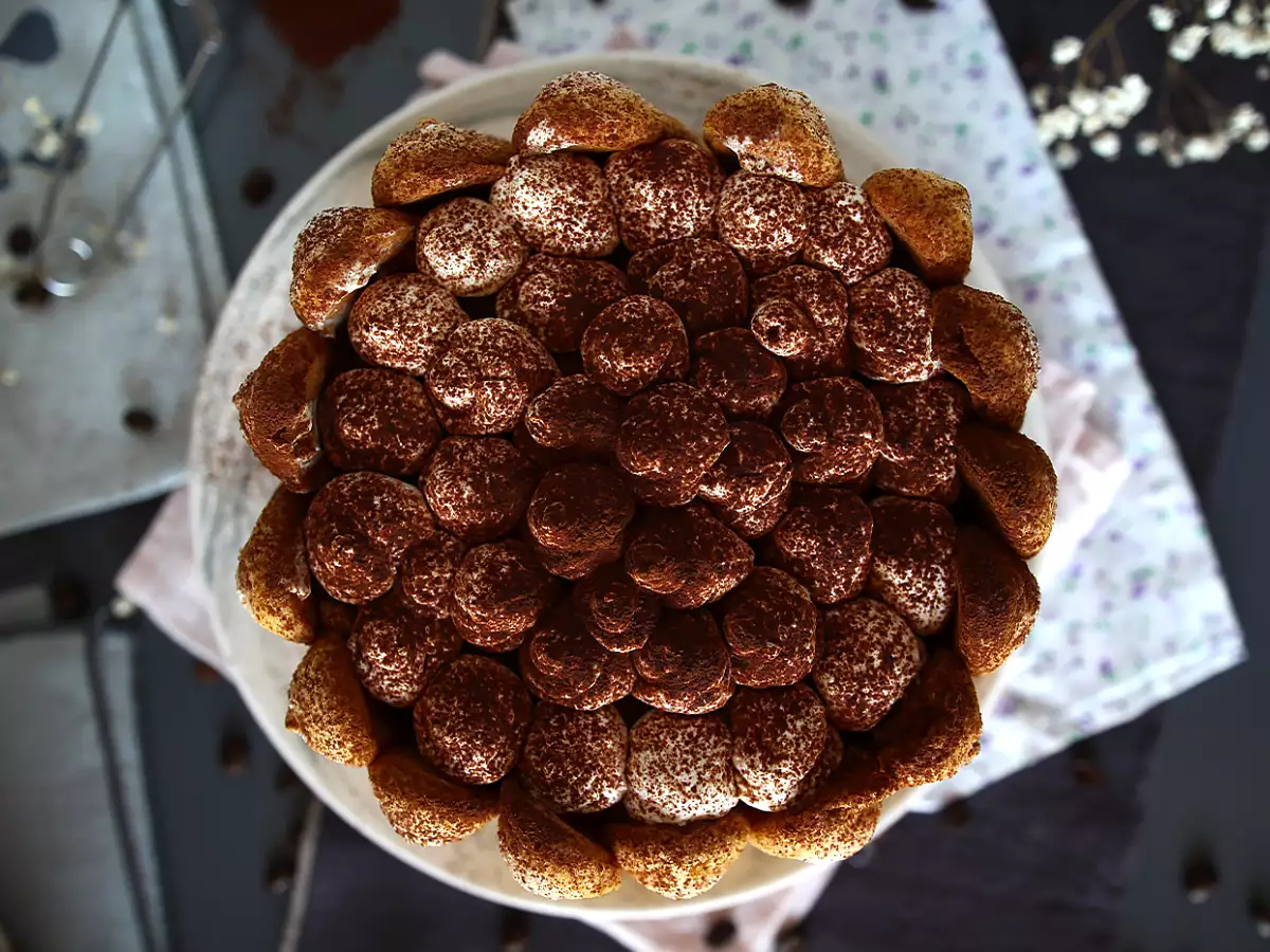 Herkullinen munaton tiramisu-charlotte - kuva 3