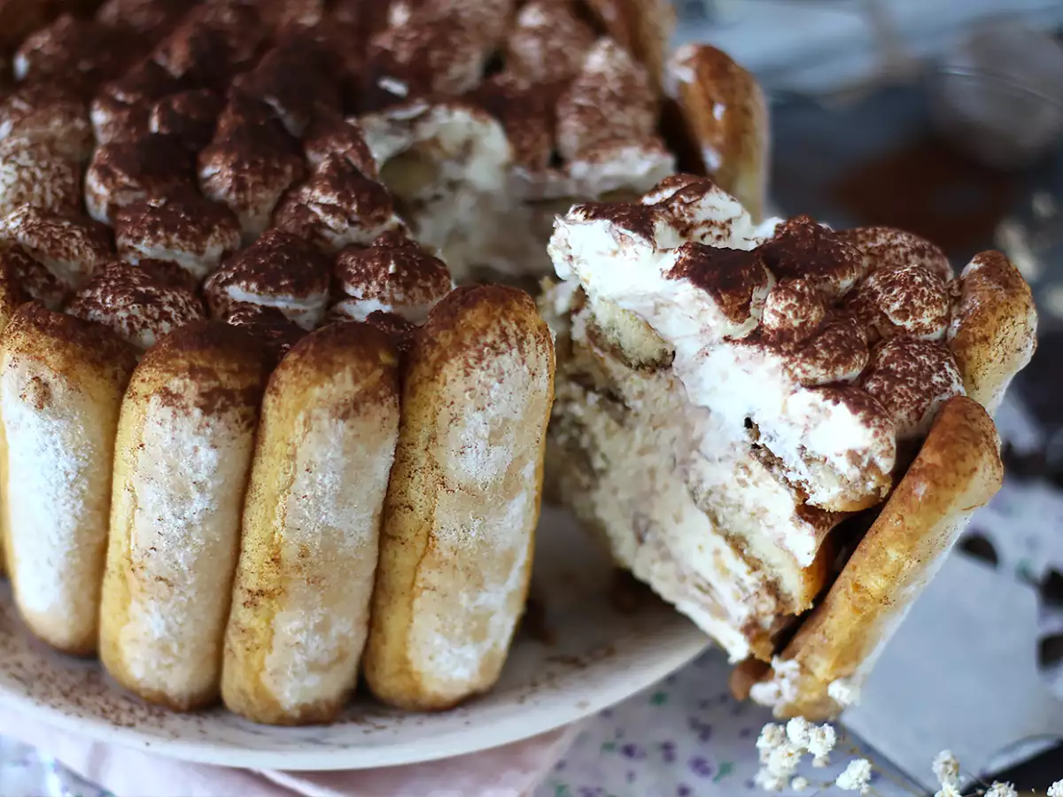 Herkullinen munaton tiramisu-charlotte - kuva 4