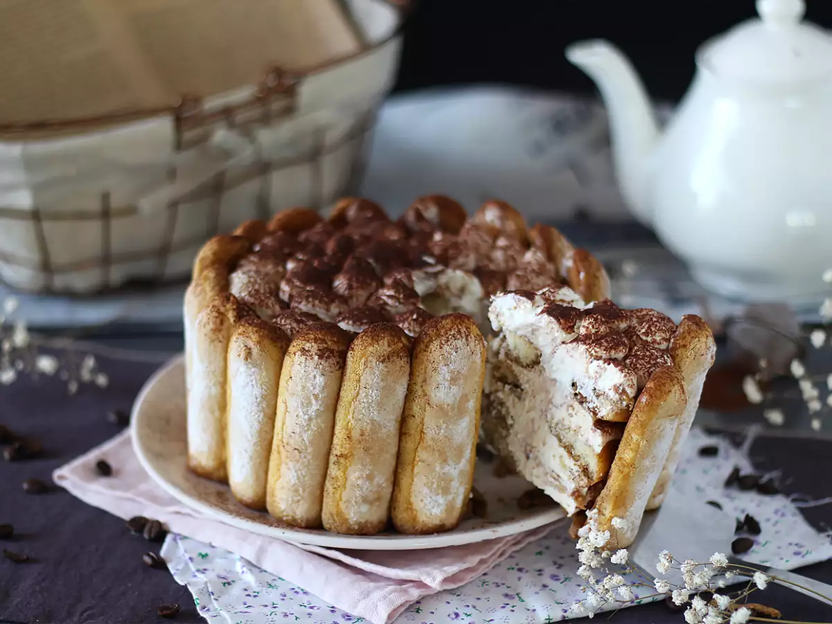Herkullinen munaton tiramisu-charlotte - kuva 6