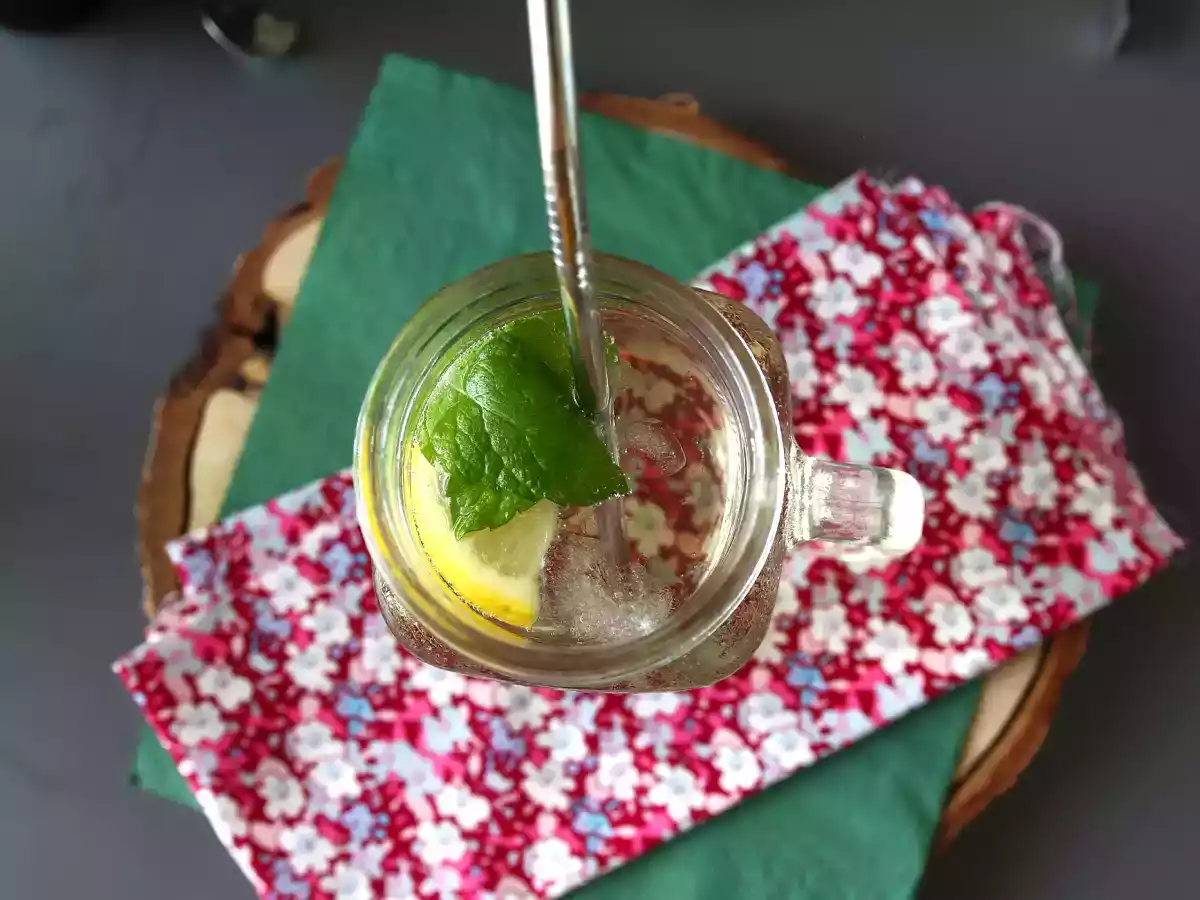 Hugo Spritz ja elderflower-siirappi, raikas ja makea cocktail - kuva 2