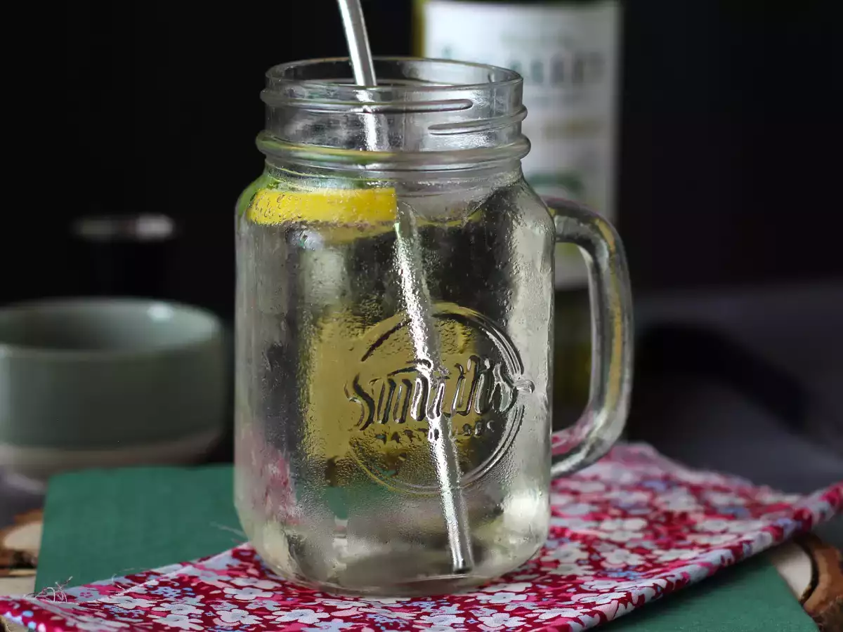 Hugo Spritz seljankukkasiirapilla – raikas ja makea cocktail - kuva 3